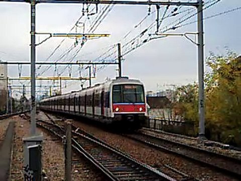 MI79 : Arrivée à la gare de Laplace sur la ligne B du RER