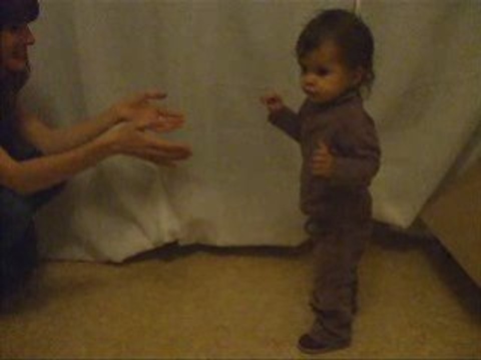 Liee, ses premiers pas seule