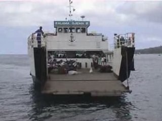 Mayotte : barger entre les deux îles.