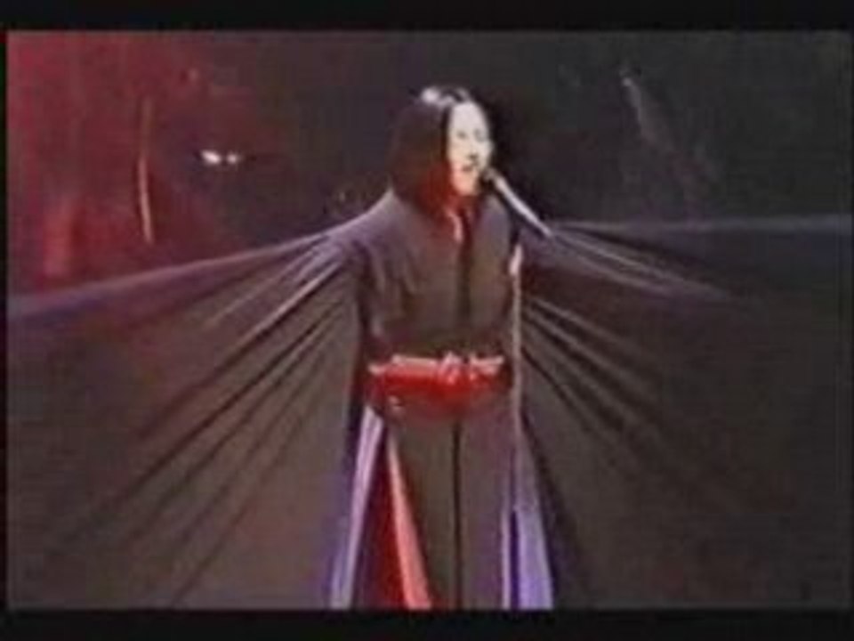 Madonna... Fuck up during Frozen in Paris 2001