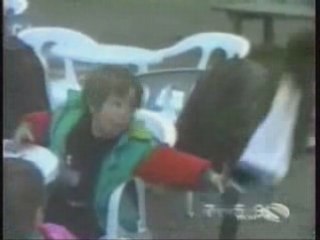 enfant mange le coeur d'une taupe