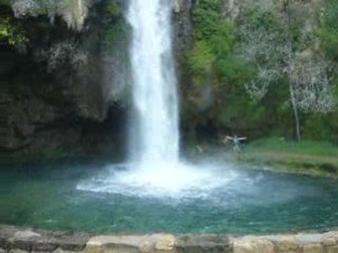 Cascade de Salles-la-Source eau