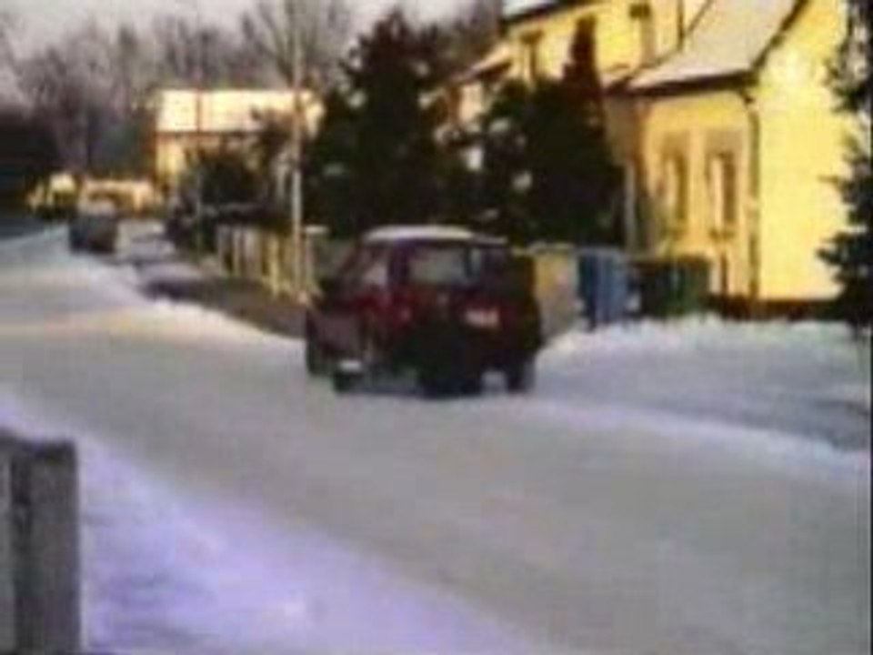 Come mettere in moto a spinta un auto sul ghiaccio