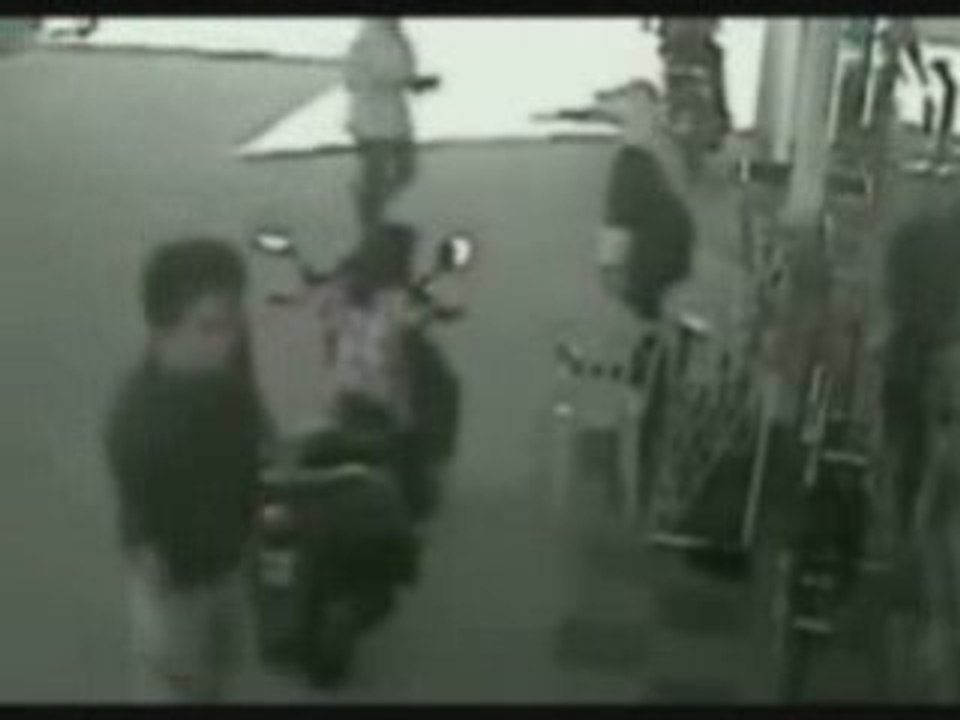 FUN-Regis a un scooter