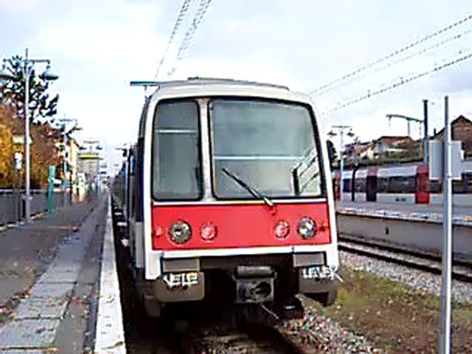 MI79 : Départ de la gare de Saint Rémy les Chev...