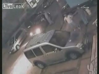 capturé par une camera bruler sa voiture!!
