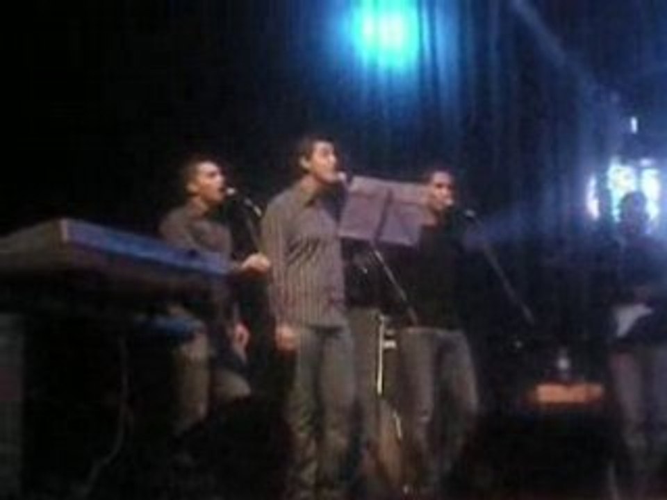 Amine Henine et ses choeristes: Chemsou, Khaled et Sofiane