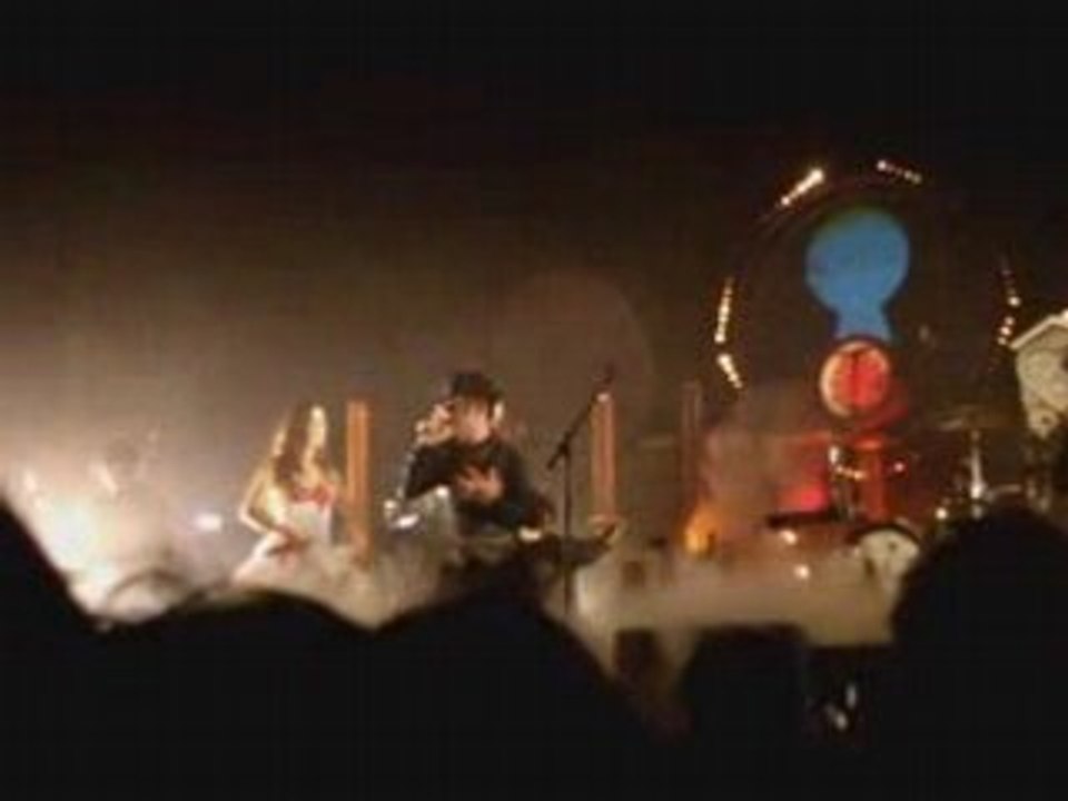 Dionysos . Mademoiselle clé (live)