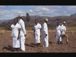 Saotra sy dera -  Mitsangana ianao