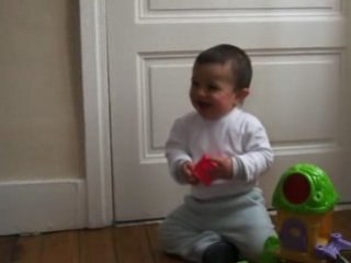 Emerick eclate de rire