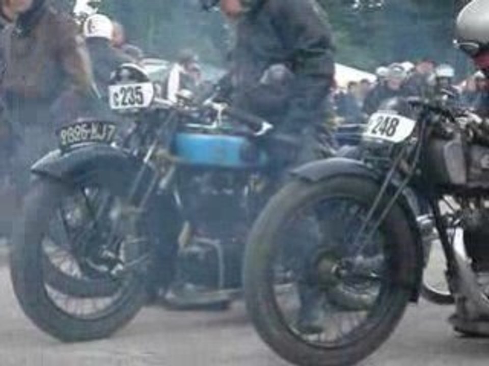 Coupes moto légende 2008 circuit Prenois avant le départ