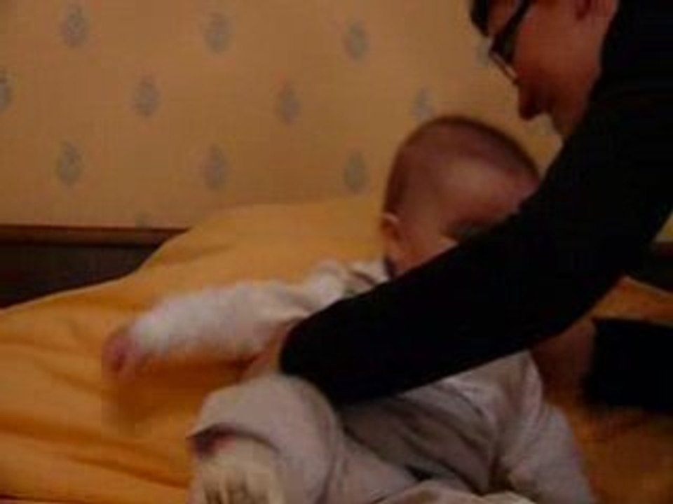 2008.11.10 - sur le lit de papy et mamy