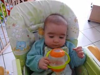 2008.11.22 - sur ma chaise haute