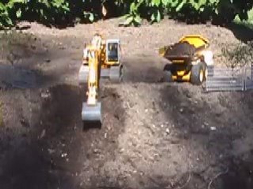 pelle RC Liebherr R944