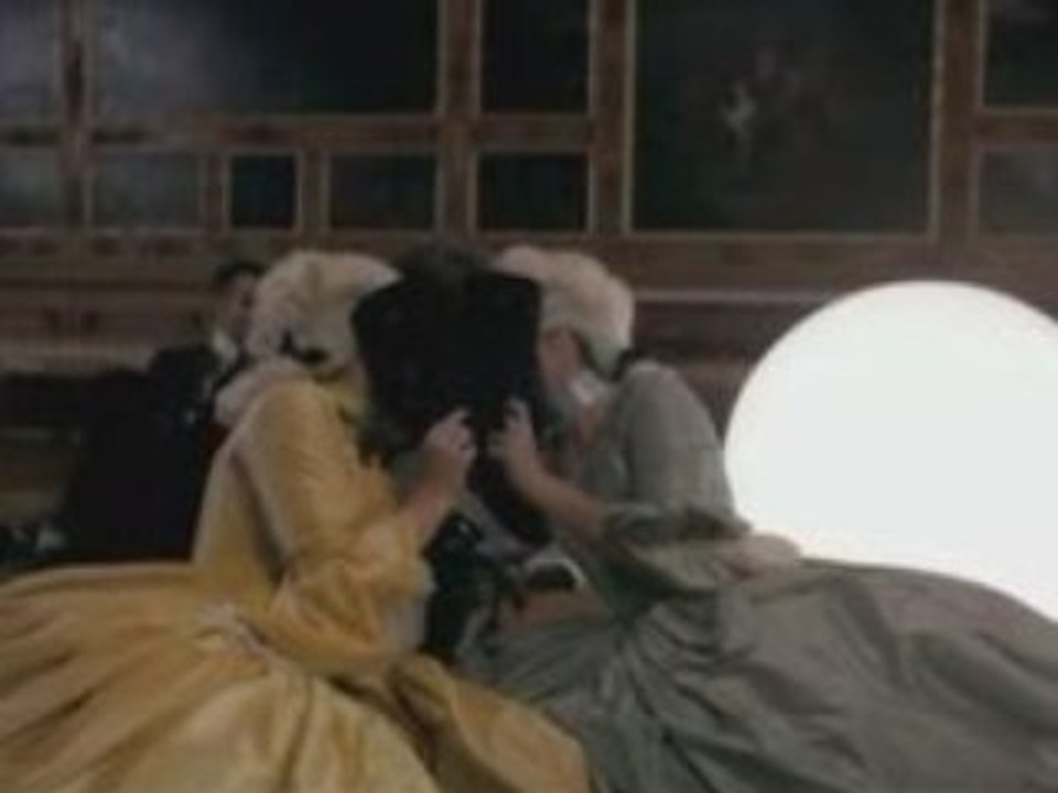 Mozart l'Opera Rock, clip "Tatoue Moi"