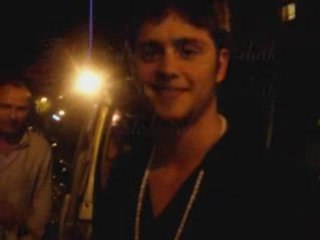 Dulce e Ucker dando um Saludo paros fs