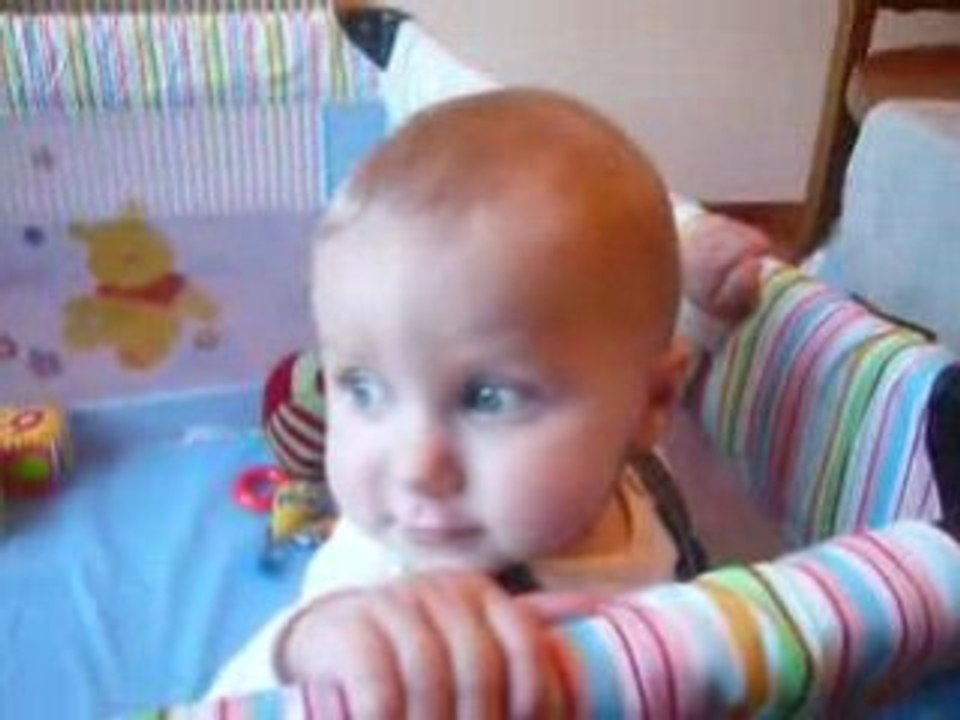 je tiens toute seule debout elle est pas belle la vie!!!!