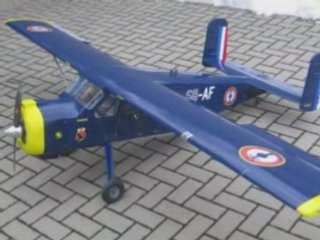 Construction du capot moteur en fibre (Broussard)