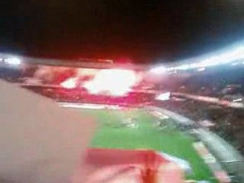 Psg-Lyon Entrée des joueurs (Tifo) Fumigènes Auteuil