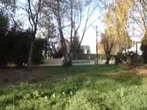 The fraps. saut à velo dans étang