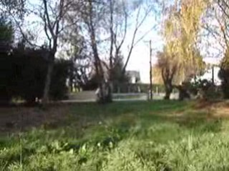 The fraps. saut à velo dans étang