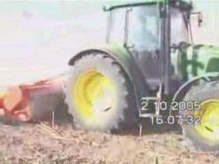 Okatan Cıftlıgı - John Deere 6420' de kırıcı takılı....