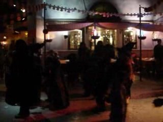 Gabriel dançando no HALLOWEEN!!