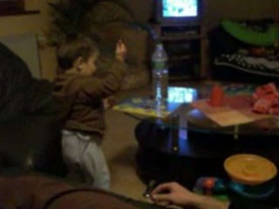 Noah fait le monstre...