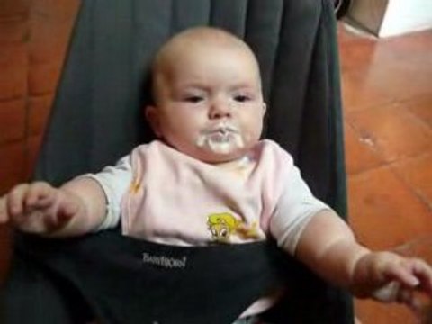 Le premier yahourt de Bettina