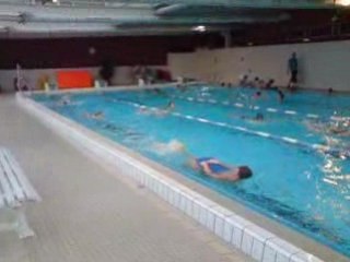 memo ne sait pas ouvrir les yeux sous l'eau !!!