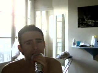 Wiwi égratigne "Combien de murs"