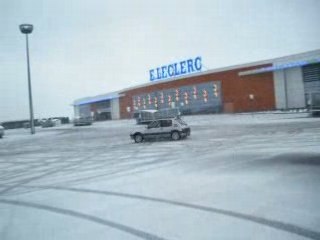 205 gti 1l6  sous la neige