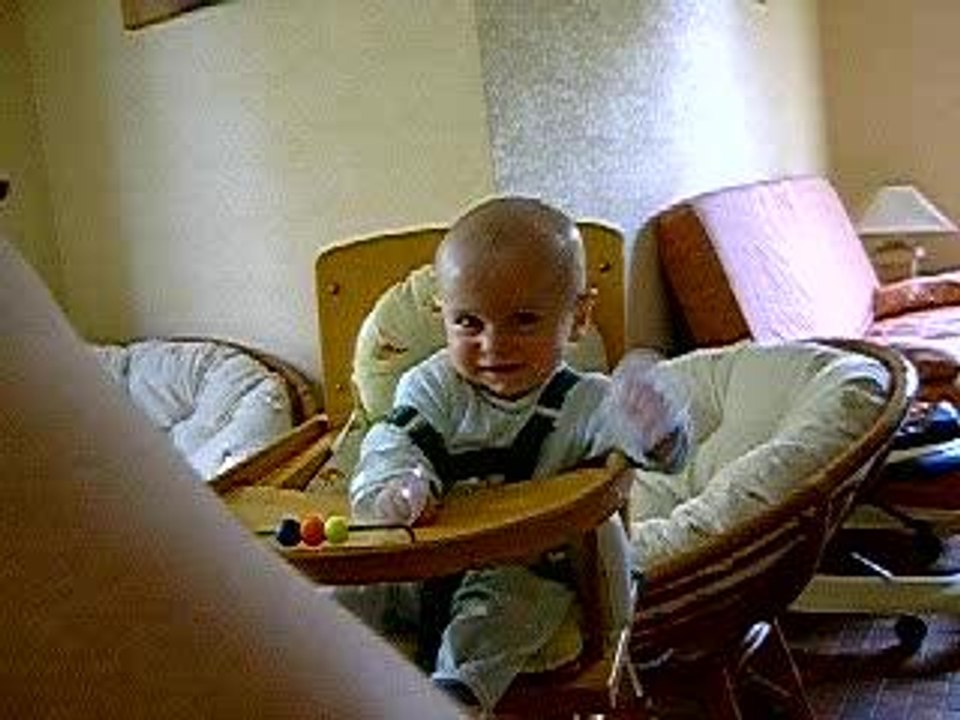 Futur percussionniste de génie ;-)
