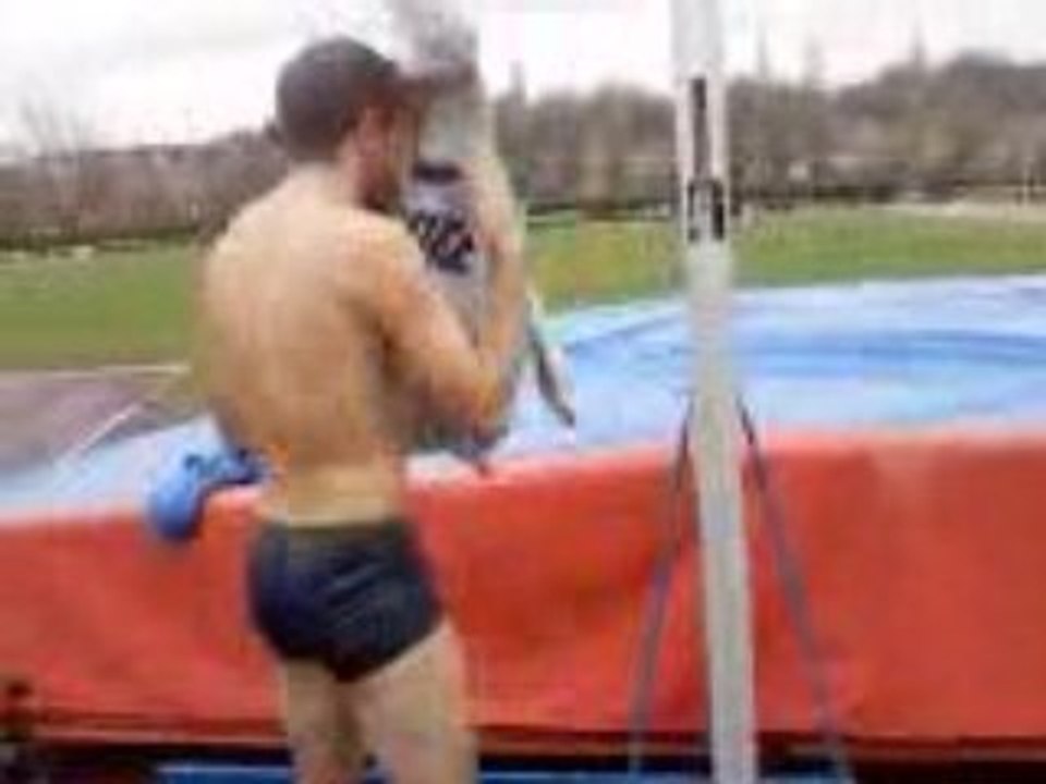 Roman se jette a l'eau