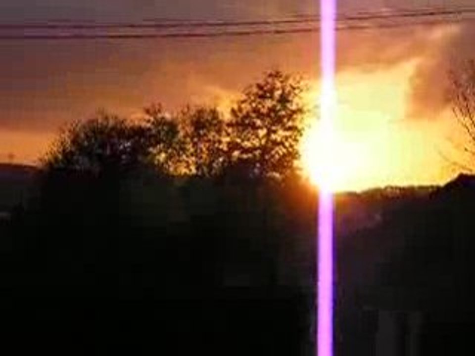 Soleil rouge orangé