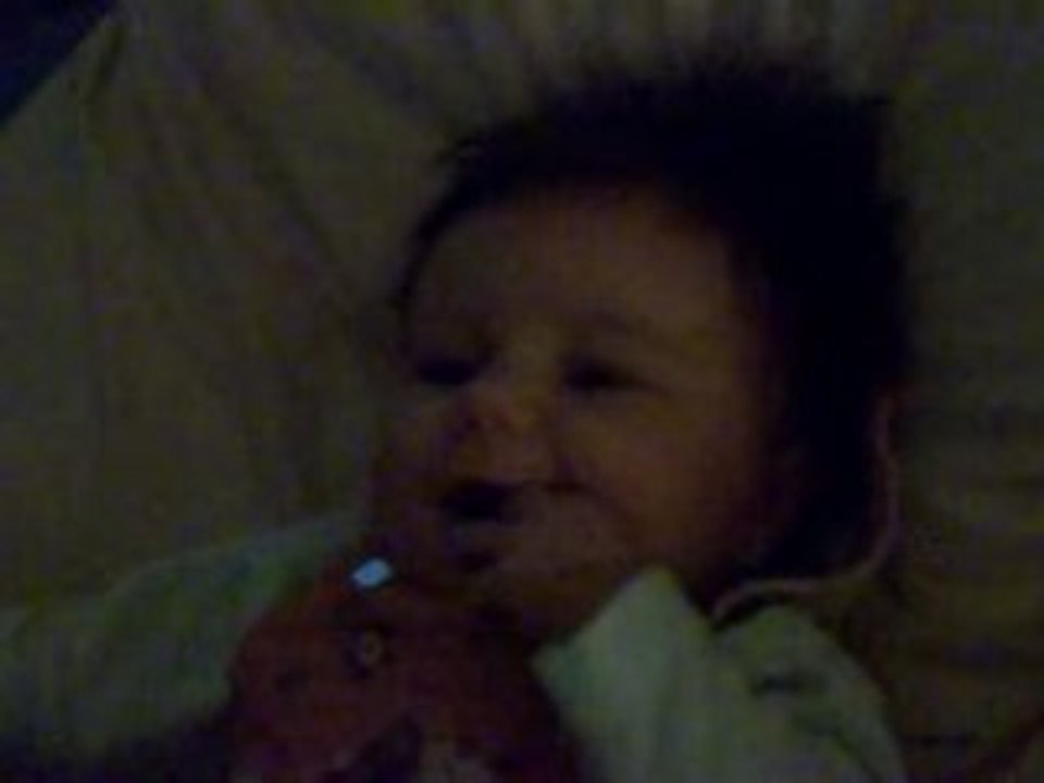 Loulou joue avec papa