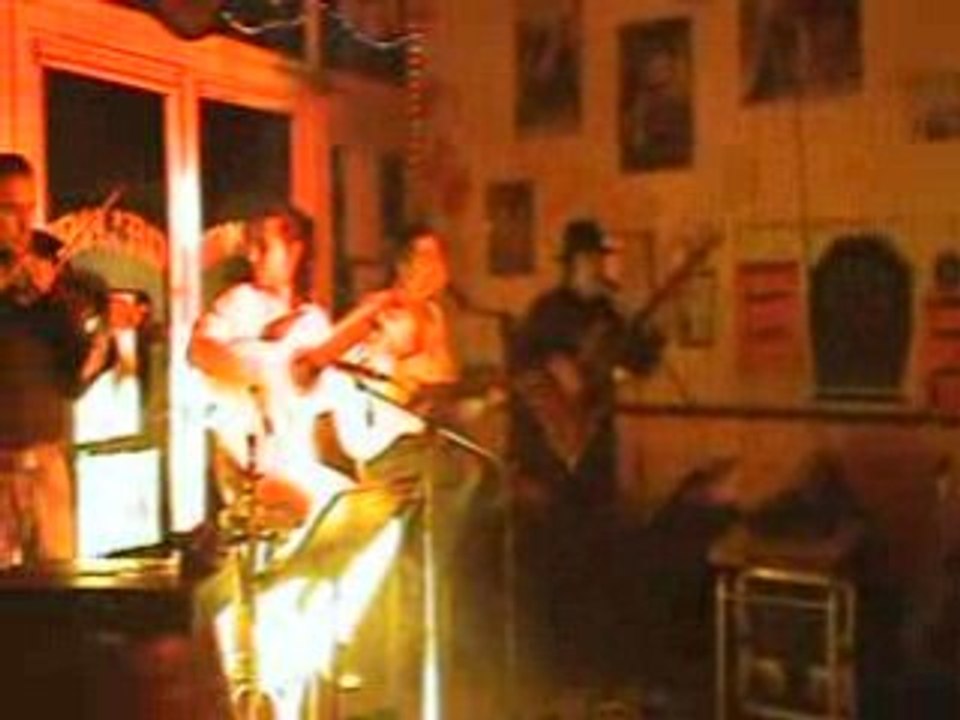 Donde vas par otra combo en concert