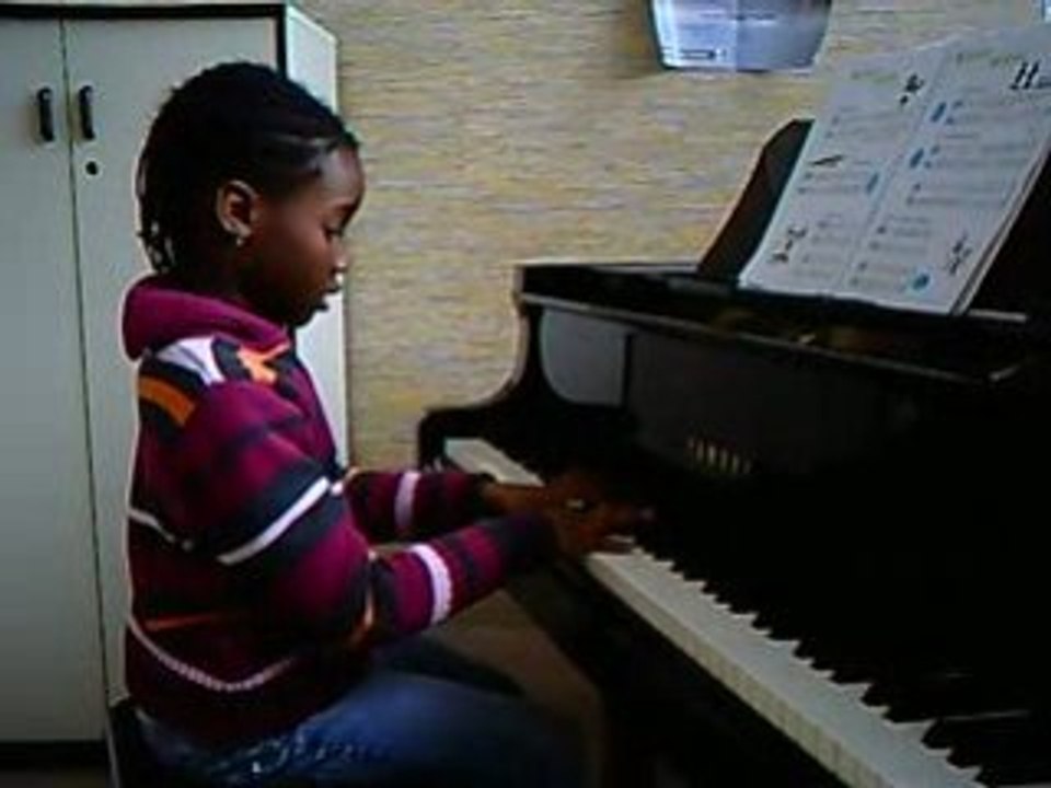 Priscilia joue "Chanson"