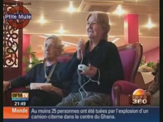 Mamie fait de la Wii