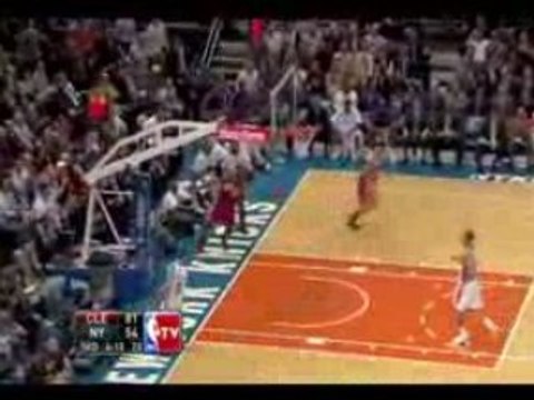 LeBron James Breakaway Slam Dunk vs. Knicks (11.25.08)