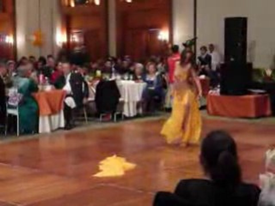 Musulmane sexy en trense ambassade