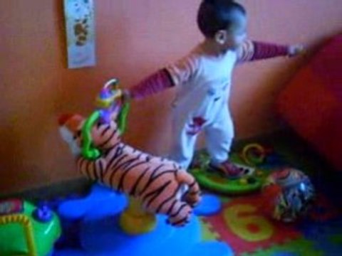 14 MOIS AVES SON TIGROU