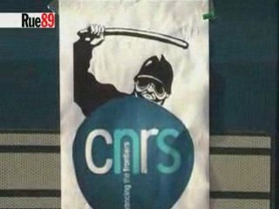 Manif des chercheurs et universitaires devant le CNRS
