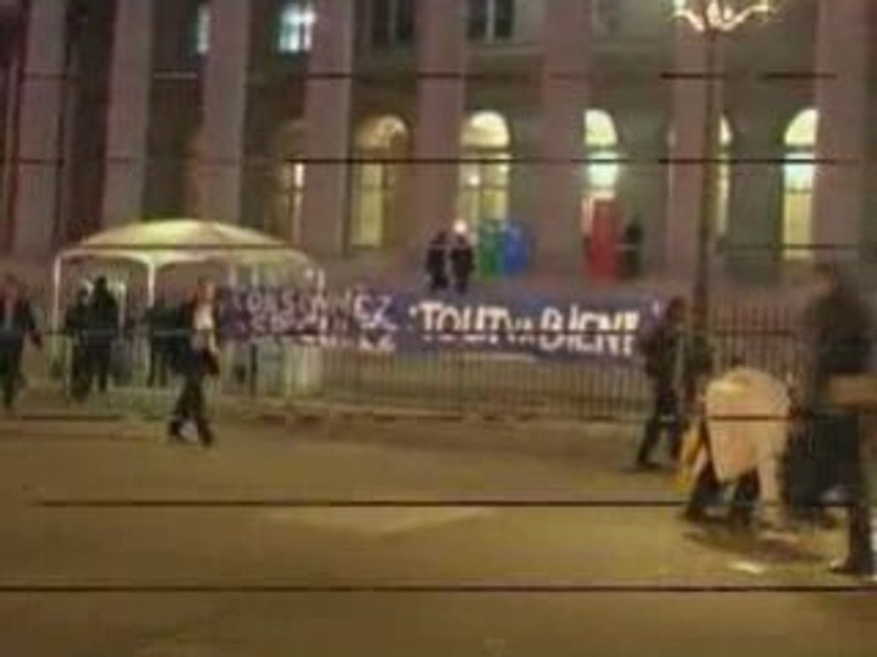 Consommez, spéculez: TOUT VA BIEN!