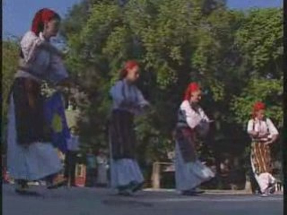 İNEGÖL ŞENLİGİNDE KOSOVA FOLKLOR EKİBİ 03