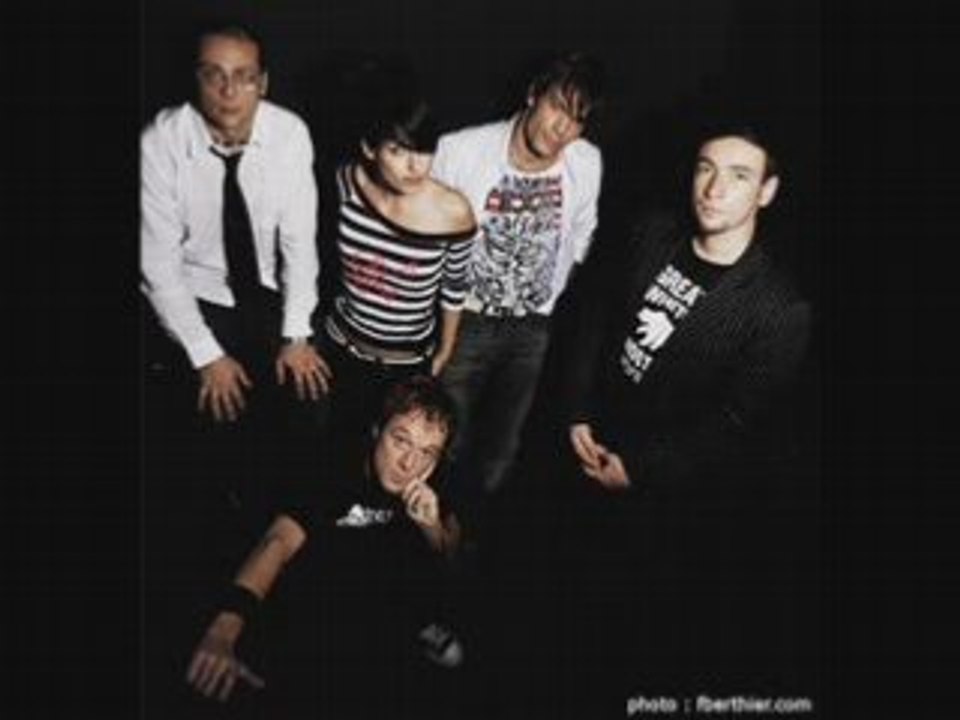 Superbus : Addictions ( Lova, Lova  ) HQ + lyrics