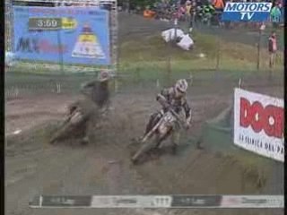 Grosse bagarre entre Cairoli et Sympson en moto cross Mx2
