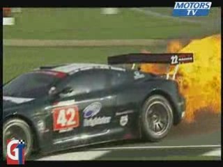 Incendie GT anglais Donington Park