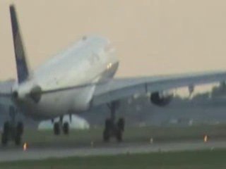 Egypt Air A340 Landing CYUL RWY 24