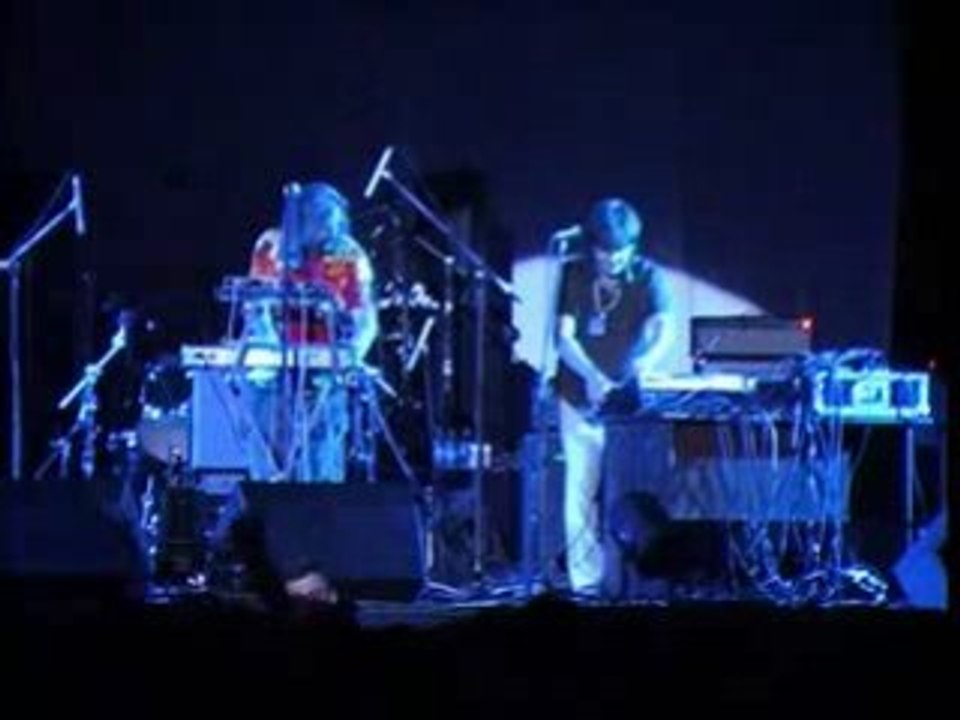 Moscow Grooves Inst - Wake Up! (Live@Olympiiskii 24.06.2003)